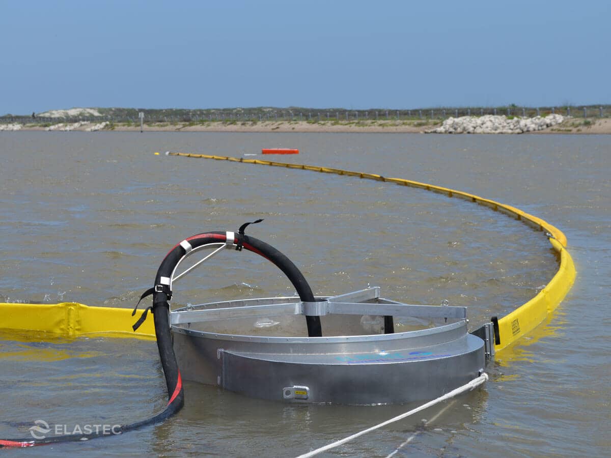 Thiết bị ứng phó dầu tràn